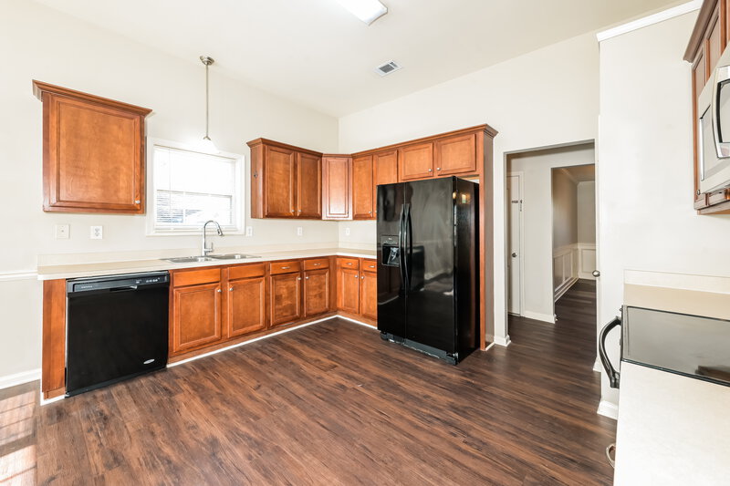 1,915/Mo, 44 Creek View Ct Hoschton, GA 30548 Kitchen View 2