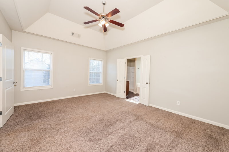 1,915/Mo, 44 Creek View Ct Hoschton, GA 30548 Main Bedroom View