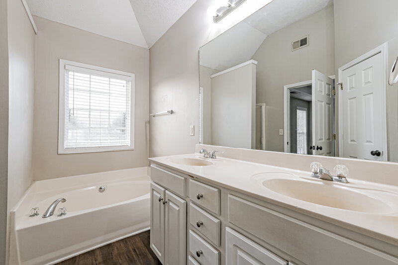 2,215/Mo, 108 Bramlett Meadows Dr Douglasville, GA 30134 Main Bathroom View