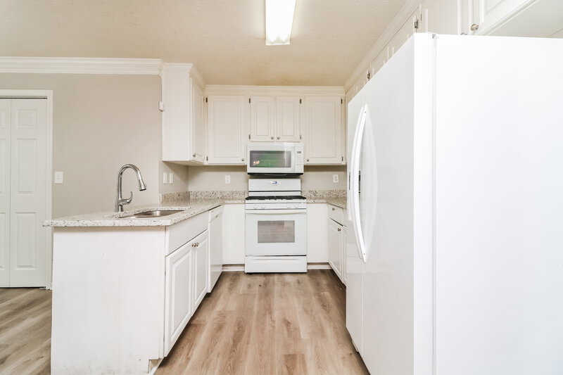 2,470/Mo, 2446 Letha Ln SW Marietta, GA 30064 Kitchen View