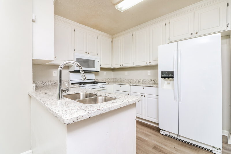 2,470/Mo, 2446 Letha Ln SW Marietta, GA 30064 Kitchen View 2