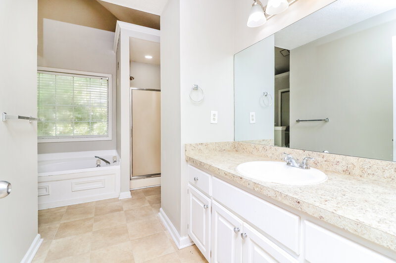 2,470/Mo, 2446 Letha Ln SW Marietta, GA 30064 Main Bathroom View