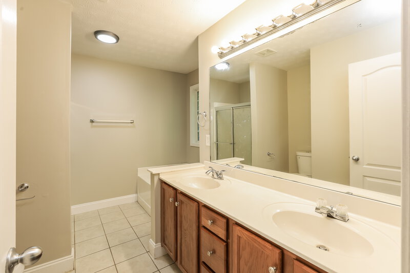 1,860/Mo, 4203 Baler Dr Douglasville, GA 30135 Main Bathroom View