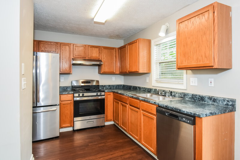 2,280/Mo, 2320 Kissing Tree Ln SE Smyrna, GA 30080 Kitchen View 2