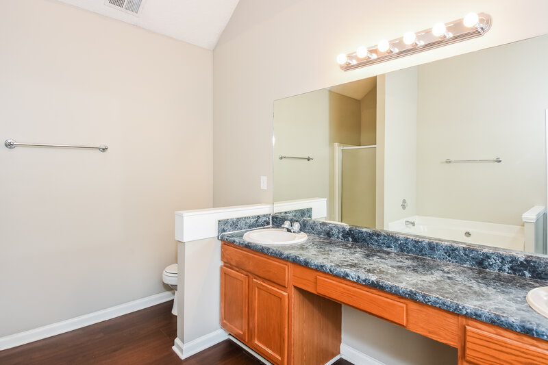 2,280/Mo, 2320 Kissing Tree Ln SE Smyrna, GA 30080 Main Bathroom View