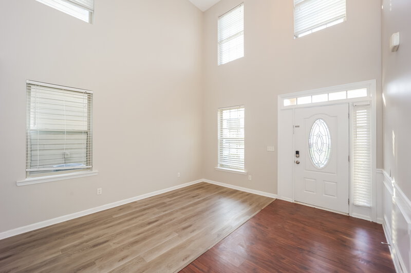 2,370/Mo, 4401 Comfort Trl Union City, GA 30291 Living Room View 2