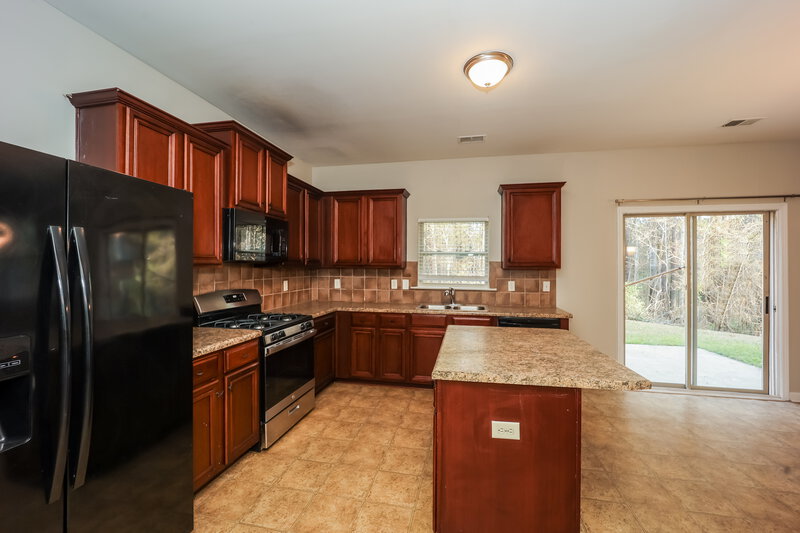 2,370/Mo, 4401 Comfort Trl Union City, GA 30291 Kitchen View
