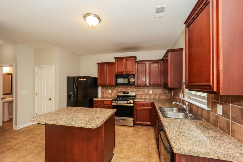 2,370/Mo, 4401 Comfort Trl Union City, GA 30291 Kitchen View 2