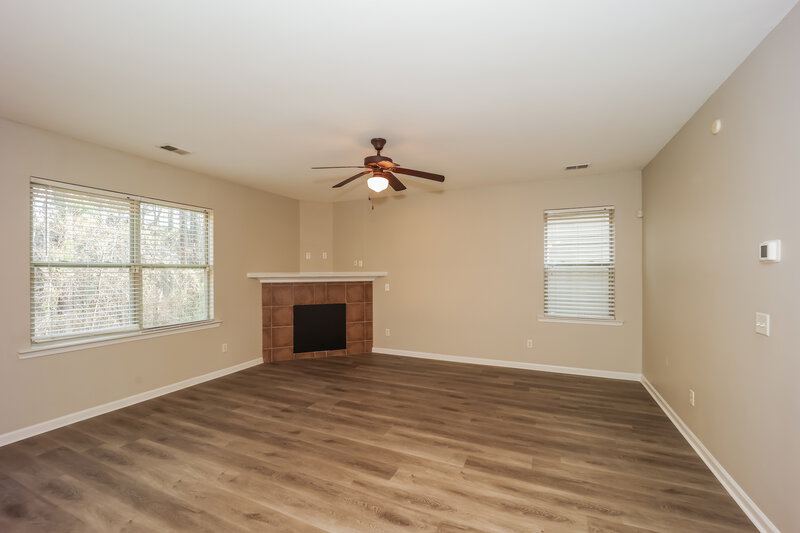 2,370/Mo, 4401 Comfort Trl Union City, GA 30291 Family Room View
