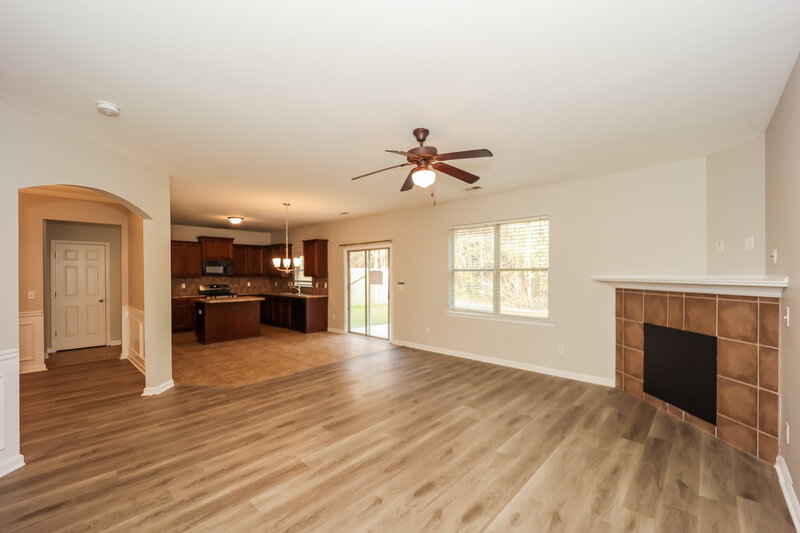 2,370/Mo, 4401 Comfort Trl Union City, GA 30291 Family Room View 2