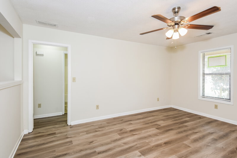 0/Mo, 320 Freeport Dr Lawrenceville, GA 30046 Living Room View 2