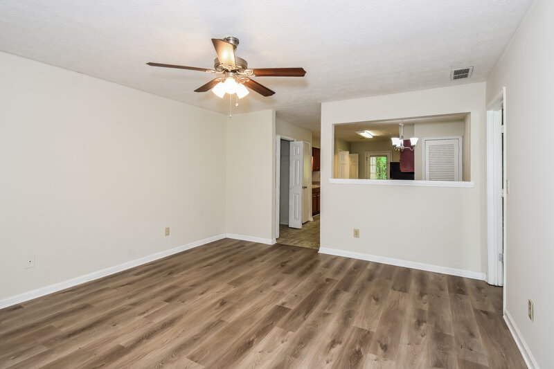 0/Mo, 320 Freeport Dr Lawrenceville, GA 30046 Living Room View 4