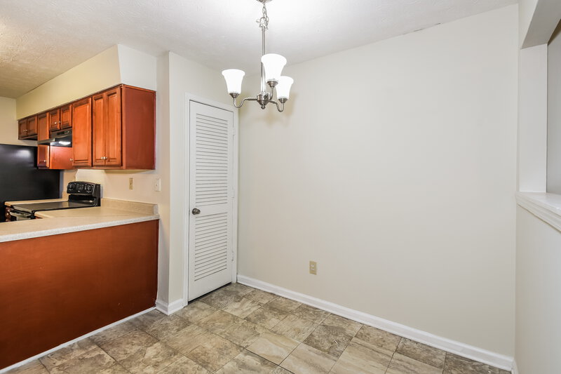 0/Mo, 320 Freeport Dr Lawrenceville, GA 30046 Dining Room View