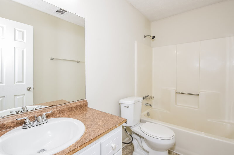 0/Mo, 320 Freeport Dr Lawrenceville, GA 30046 Bathroom View 2