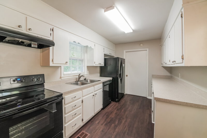 1,825/Mo, 1839 Kimberly Dr SW Marietta, GA 30008 Kitchen View