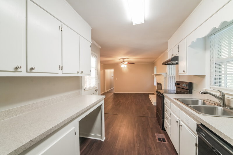 1,825/Mo, 1839 Kimberly Dr SW Marietta, GA 30008 Kitchen View 2