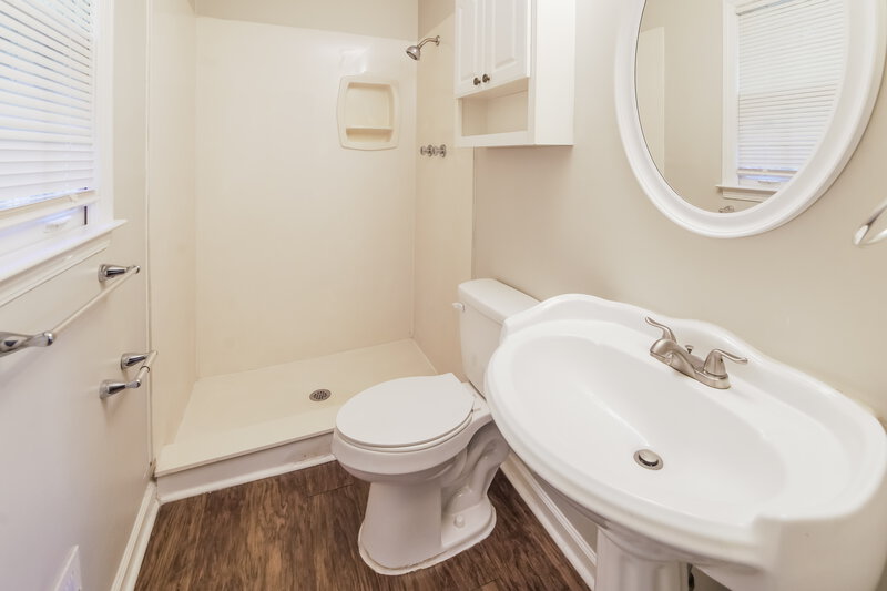 1,825/Mo, 1839 Kimberly Dr SW Marietta, GA 30008 Main Bathroom View