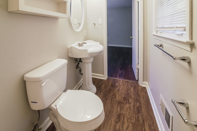 1,825/Mo, 1839 Kimberly Dr SW Marietta, GA 30008 Main Bathroom View 2