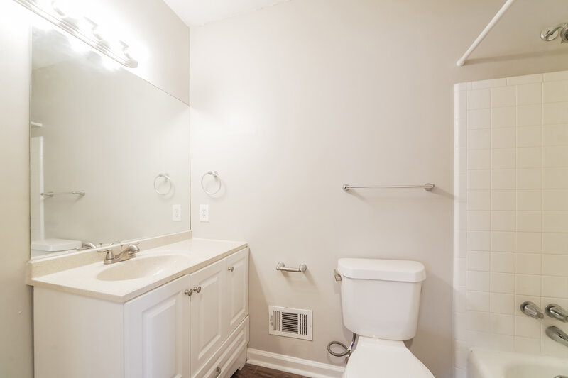 1,825/Mo, 1839 Kimberly Dr SW Marietta, GA 30008 Bathroom View