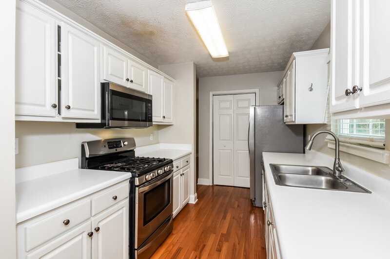 2,420/Mo, 2643 Kingsbrooke Ct NW Kennesaw, GA 30144 Kitchen View 2