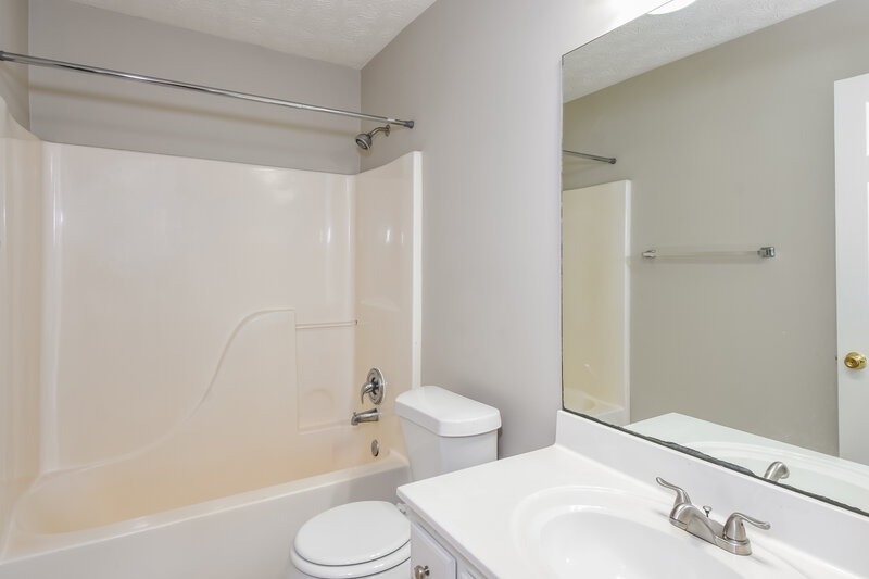 2,420/Mo, 2643 Kingsbrooke Ct NW Kennesaw, GA 30144 Bathroom View