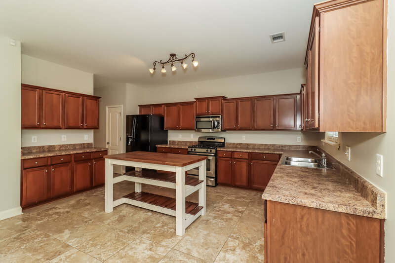 2,165/Mo, 231 Parkmont Way Dallas, GA 30132 Kitchen View