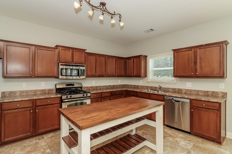2,165/Mo, 231 Parkmont Way Dallas, GA 30132 Kitchen View 2