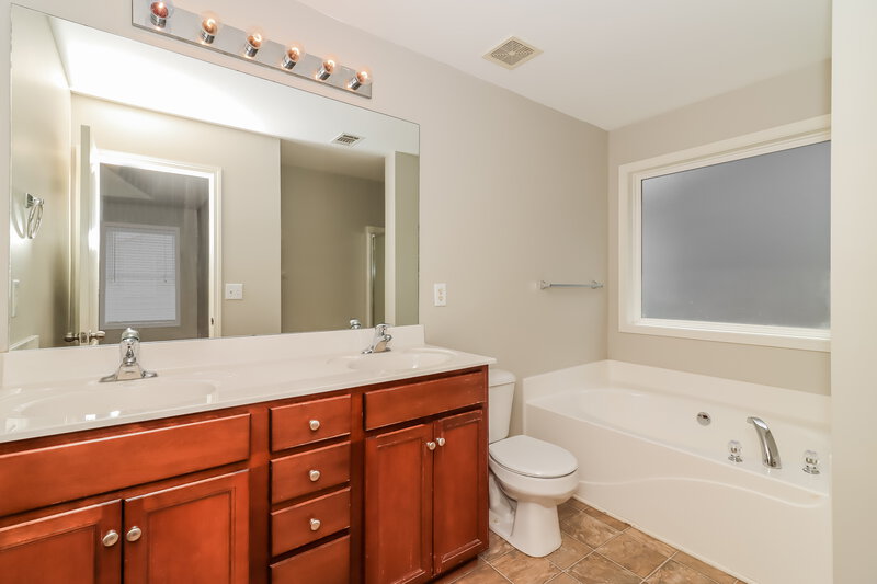 2,165/Mo, 231 Parkmont Way Dallas, GA 30132 Main Bathroom View