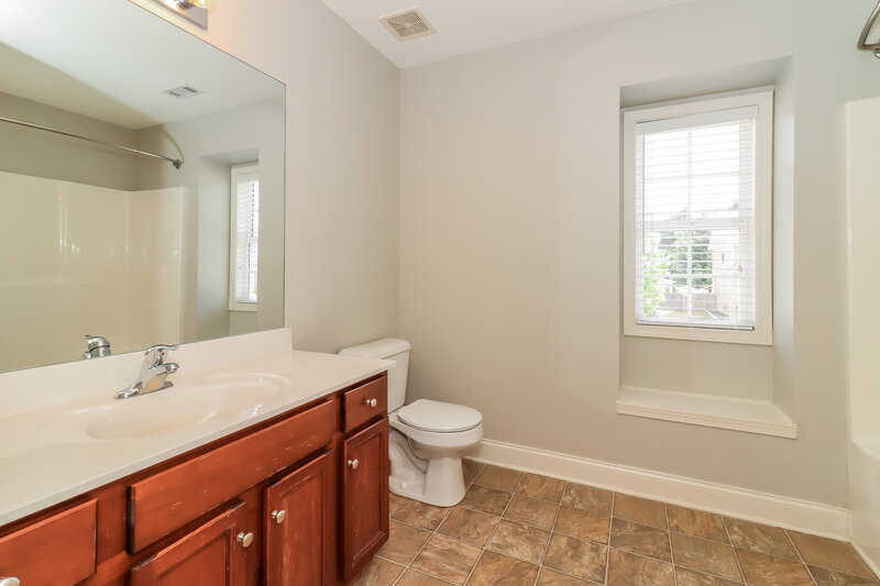 2,165/Mo, 231 Parkmont Way Dallas, GA 30132 Bathroom View