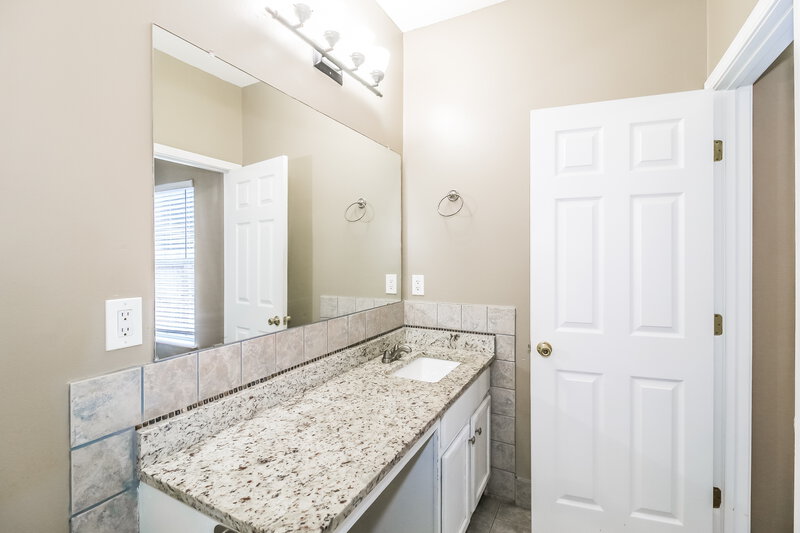 1,825/Mo, 1604 Thornwick Trce Stockbridge, GA 30281 Main Bathroom View