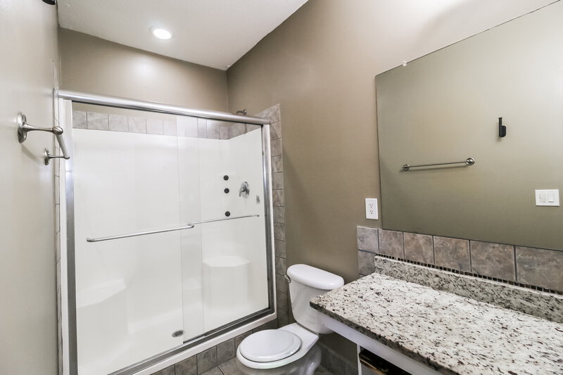 1,825/Mo, 1604 Thornwick Trce Stockbridge, GA 30281 Bathroom View