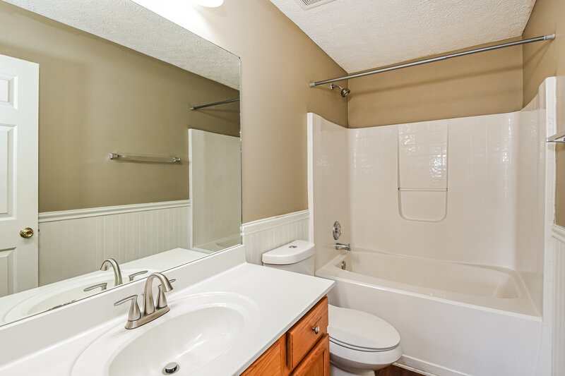 2,040/Mo, 217 Osmanthus Way Canton, GA 30114 Main Bathroom View