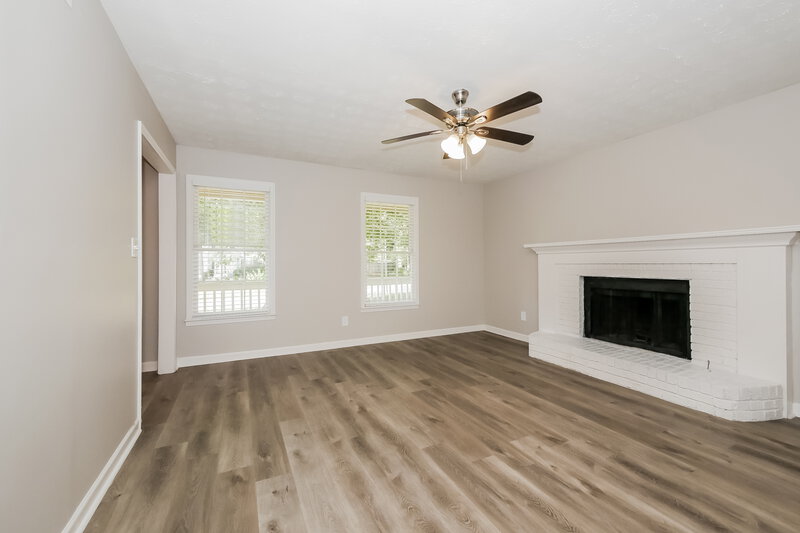 2,765/Mo, 605 Garamond Pl Peachtree City, GA 30269 Living Room View