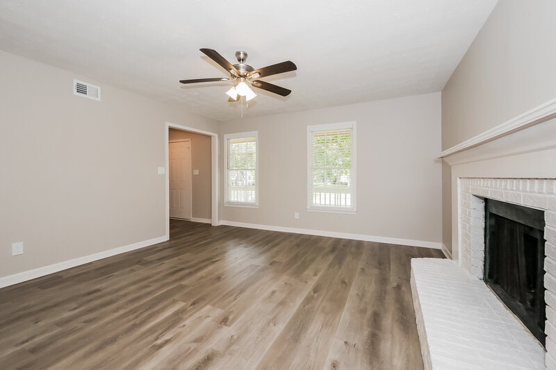 2,765/Mo, 605 Garamond Pl Peachtree City, GA 30269 Living Room View 2