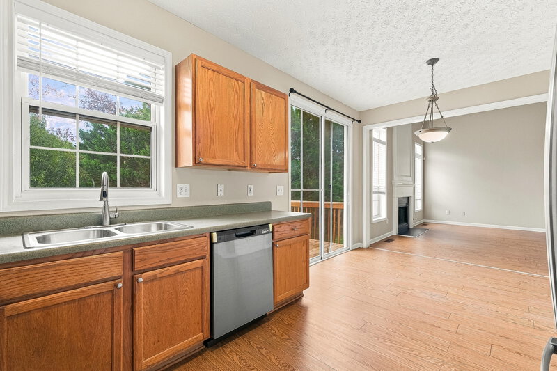 2,410/Mo, 317 Park Creek Rdg Woodstock, GA 30188 Kitchen View 2