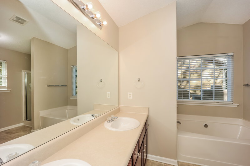 1,765/Mo, 12 Preserve Dr Newnan, GA 30263 Main Bathroom View
