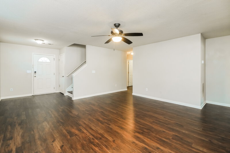2,900/Mo, 320 Arrowhead Dr Dallas, GA 30132 Living Room View 2