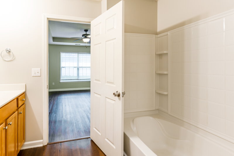 1,890/Mo, 320 Arrowhead Dr Dallas, GA 30132 Main Bathroom View