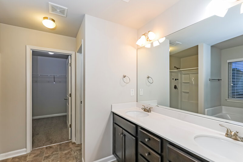2,340/Mo, 1235 Nottley Dr Locust Grove, GA 30248 Main Bathroom View