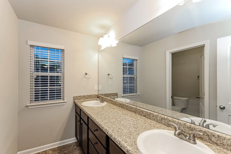 2,340/Mo, 1235 Nottley Dr Locust Grove, GA 30248 Bathroom View