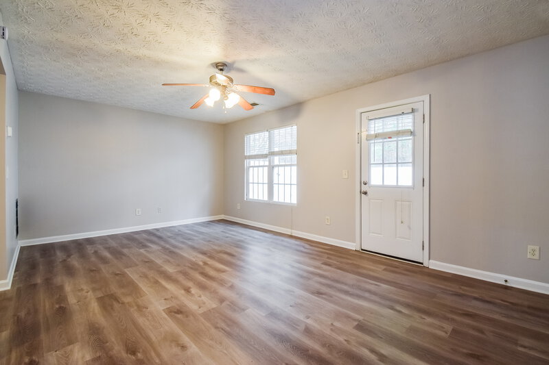 1,755/Mo, 2400 Piering Dr Lithonia, GA 30038 Living Room View 2