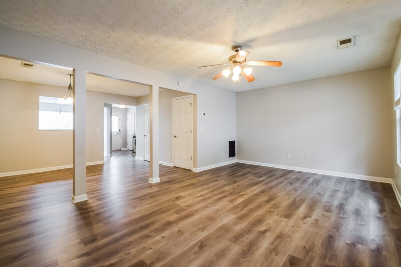 1,755/Mo, 2400 Piering Dr Lithonia, GA 30038 Living Room View 3