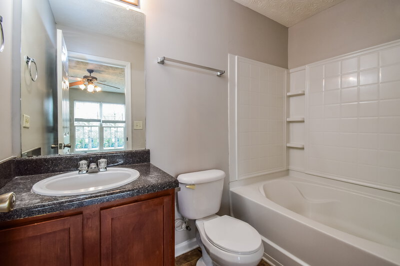 1,755/Mo, 2400 Piering Dr Lithonia, GA 30038 Bathroom View