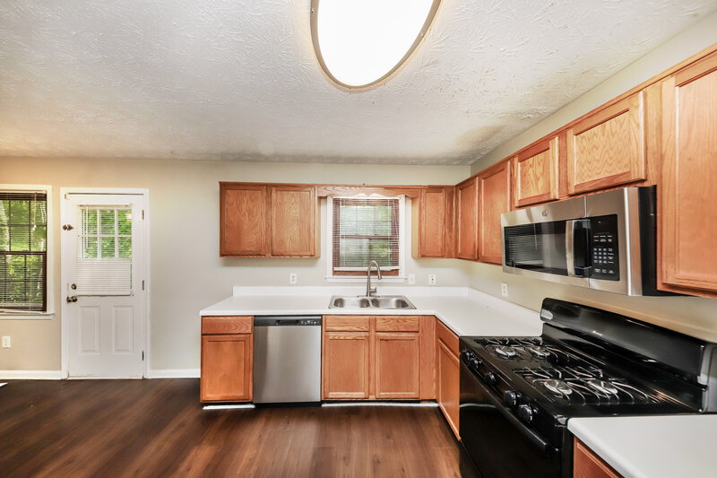 1,725/Mo, 187 Sherwood Forest Dr Douglasville, GA 30134 Kitchen View 2