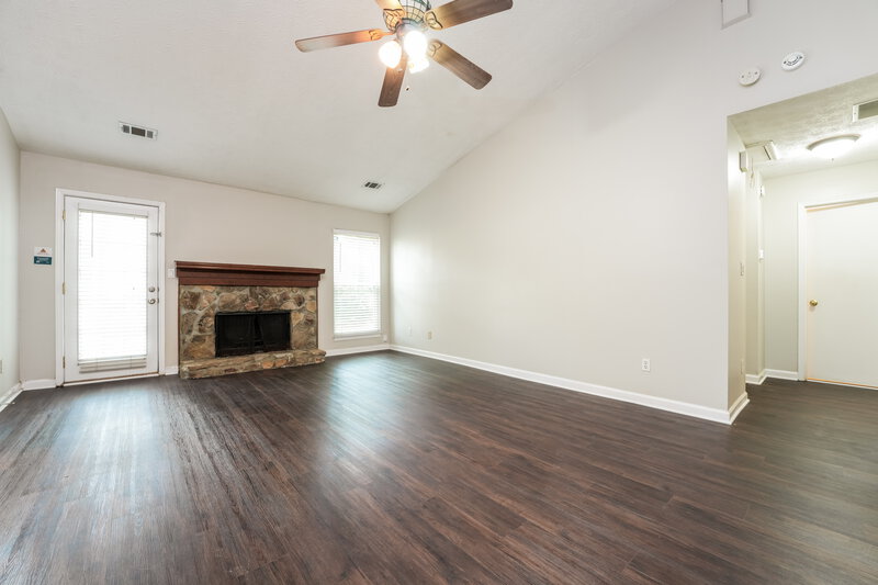 2,450/Mo, 462 Sherwood Cir Stone Mountain, GA 30087 Living Room View