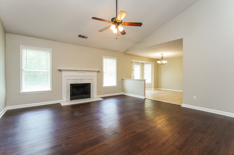 1,880/Mo, 4091 S Fork Dr Snellville, GA 30039 Living Room View
