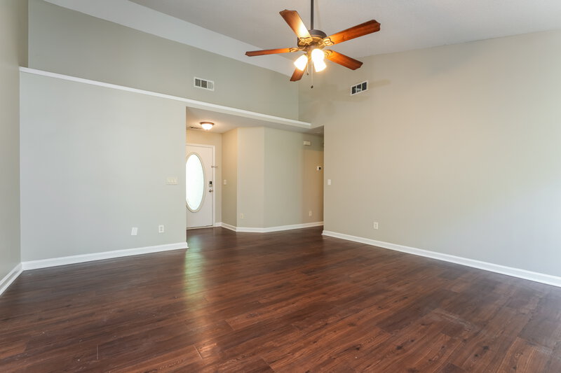 1,880/Mo, 4091 S Fork Dr Snellville, GA 30039 Living Room View 2