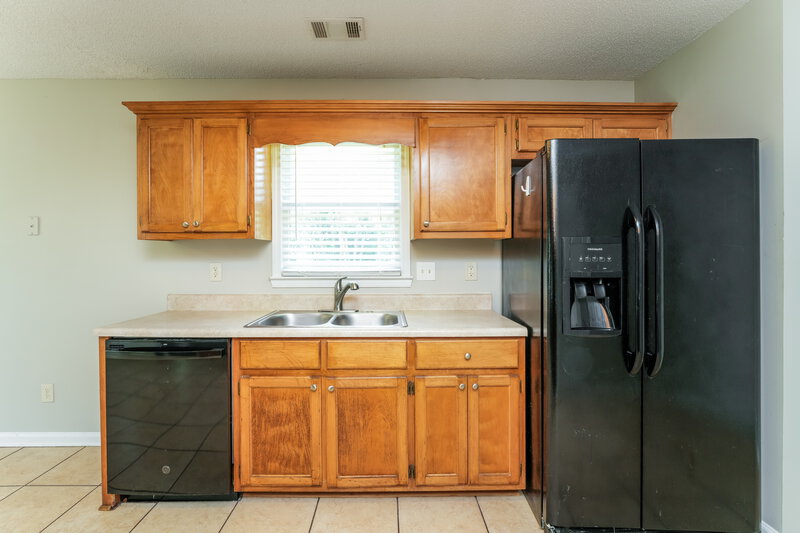 1,880/Mo, 4091 S Fork Dr Snellville, GA 30039 Kitchen View 2