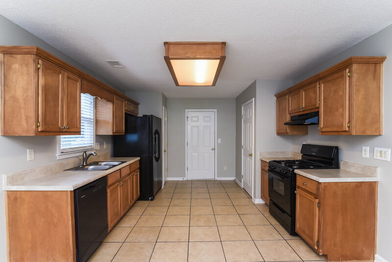 1,850/Mo, 4091 S Fork Dr Snellville, GA 30039 Kitchenlarge View