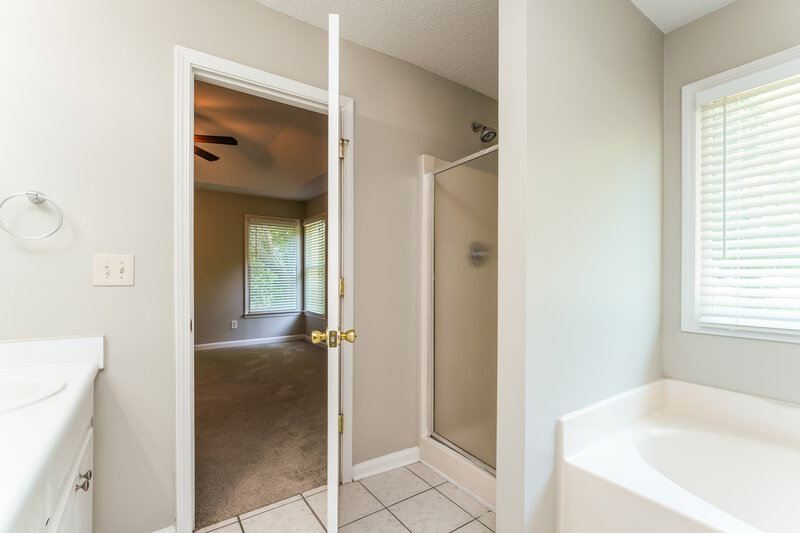 1,880/Mo, 4091 S Fork Dr Snellville, GA 30039 Main Bathroom View